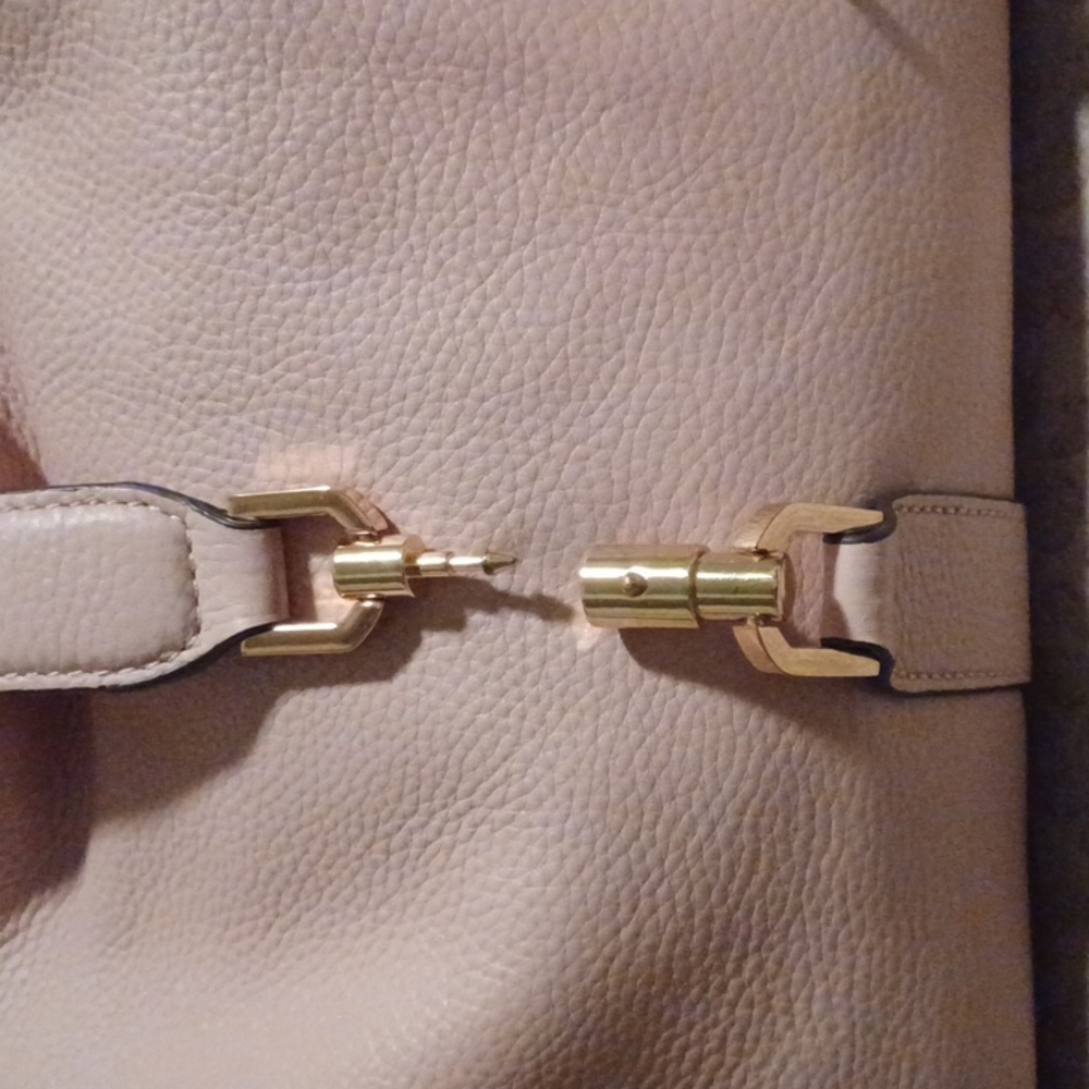 G.I.L.I Nude Pink Pebble Leather Hobo Bag - Picture 3 of 10
